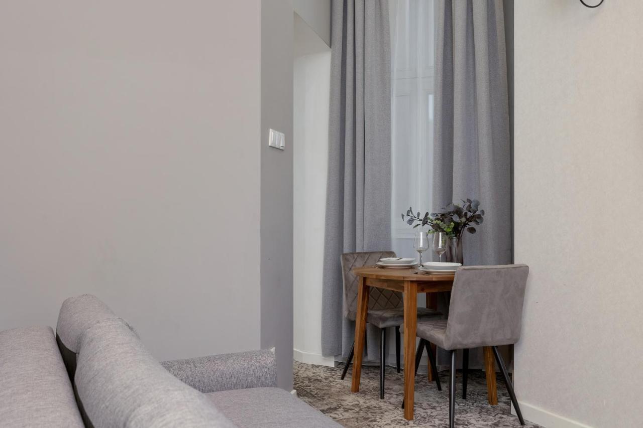 Classy Cracow Rakowicka By Renters Apartment