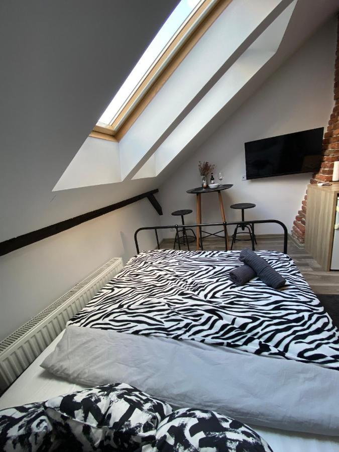 Apartment High Five
