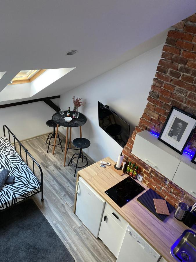 Apartment High Five *