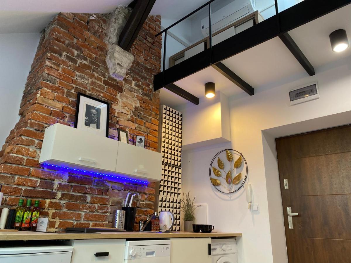 High Five Apartment *