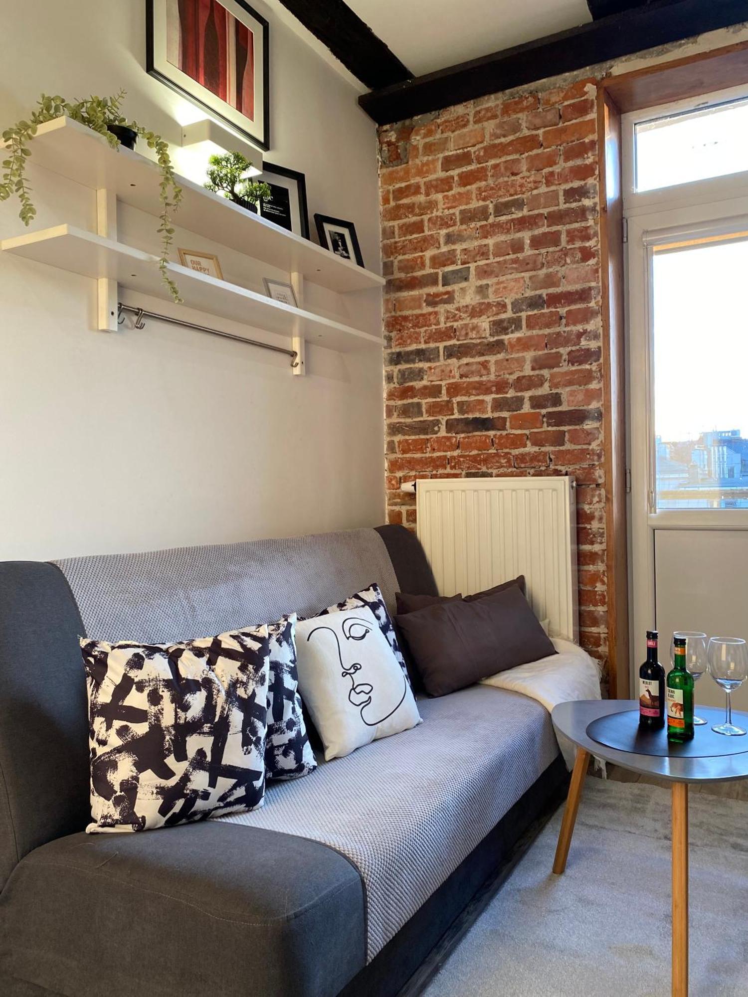Apartment High Five