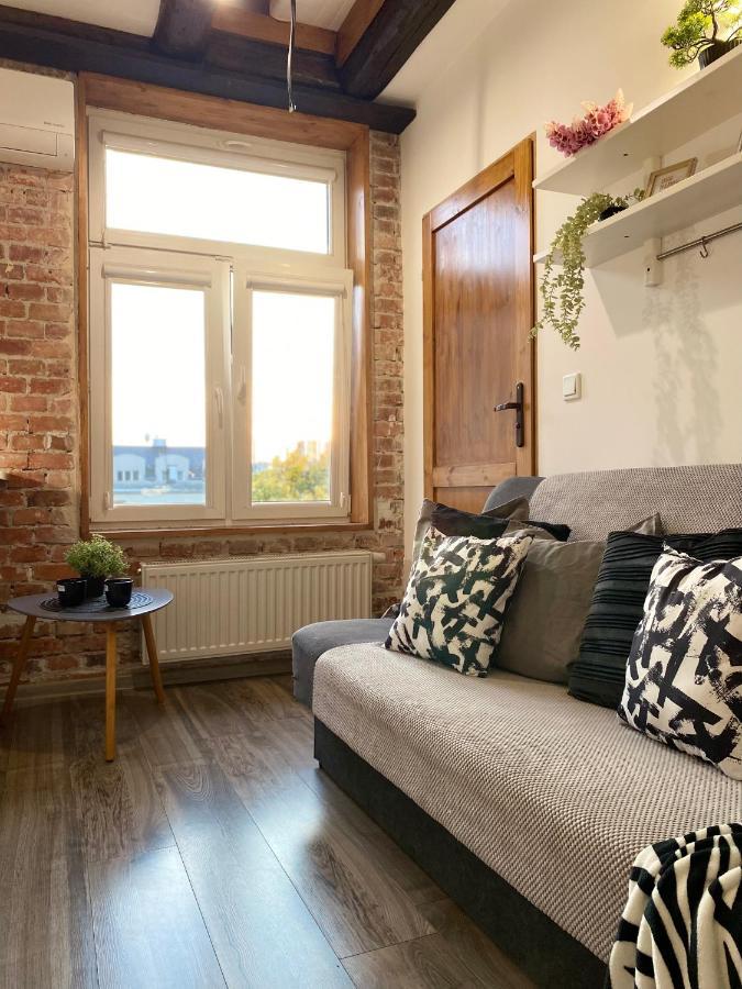 High Five Apartment