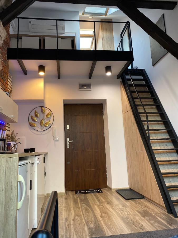 High Five Apartment