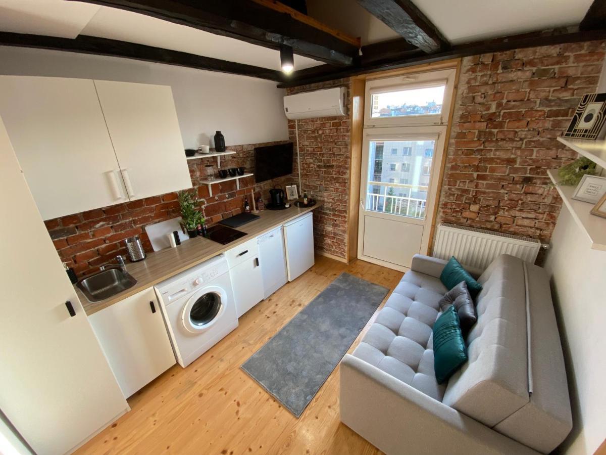 Apartment High Five *