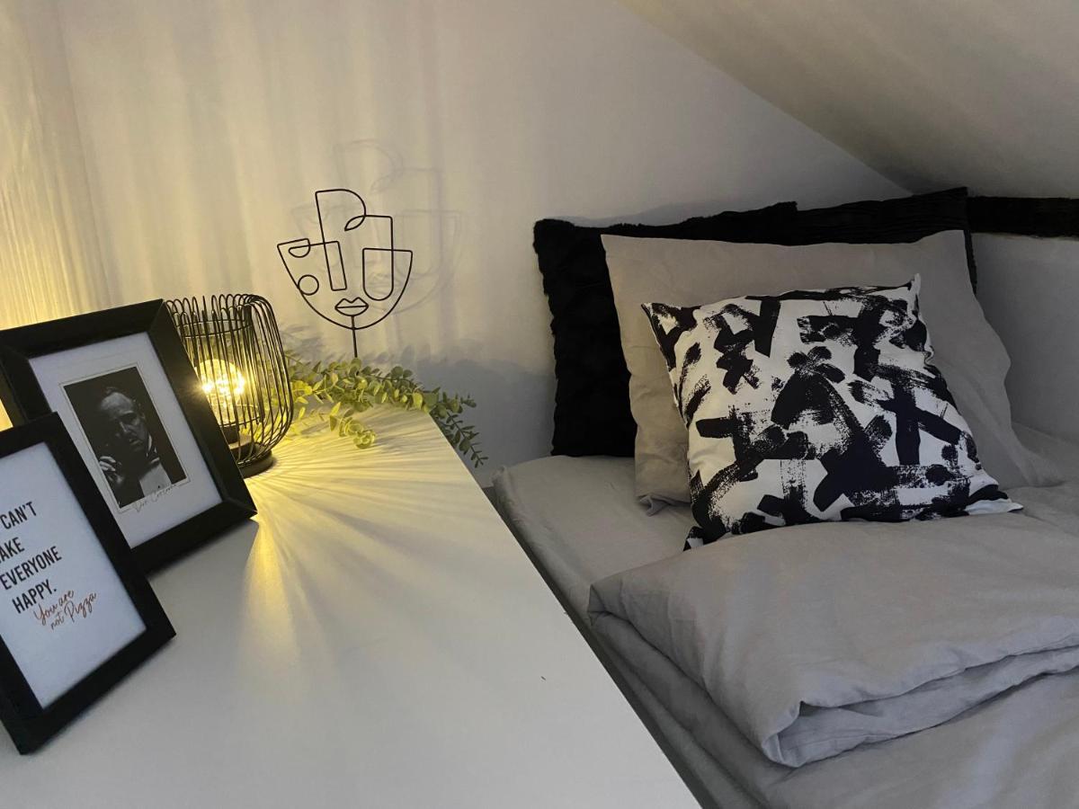 High Five Apartment *