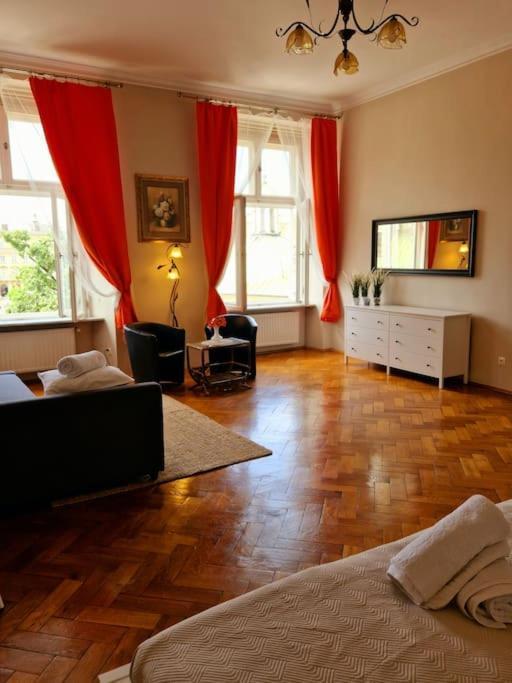 Royal Palace From The 14th Century - 125 M2 Apartamento *