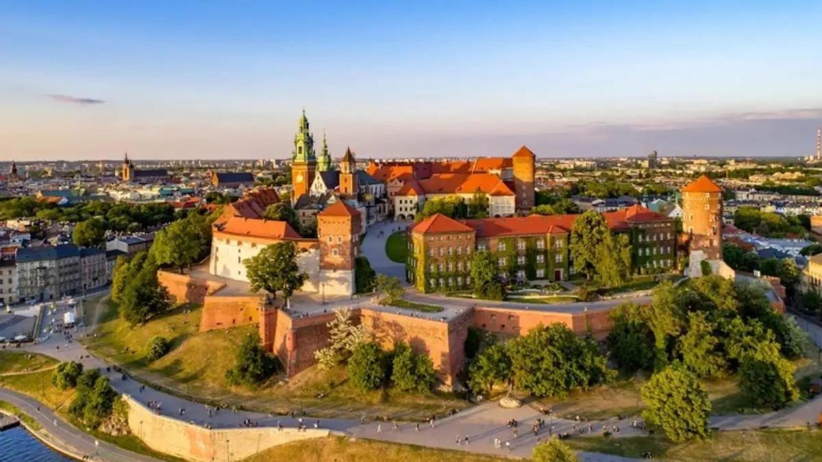 Hospedagem domiciliar 8 Min To Castel & Main Square