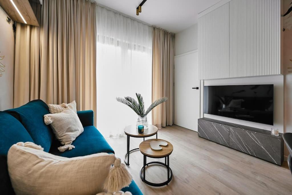 Golden Dreams Luxury 103 *