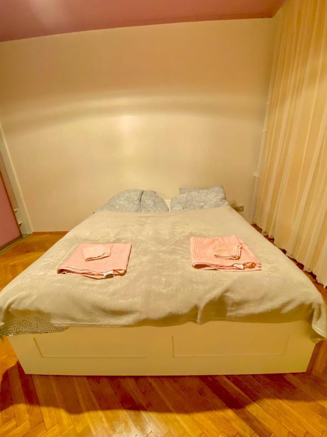 Entire In A Super Location - Cheap Monthly Rate *