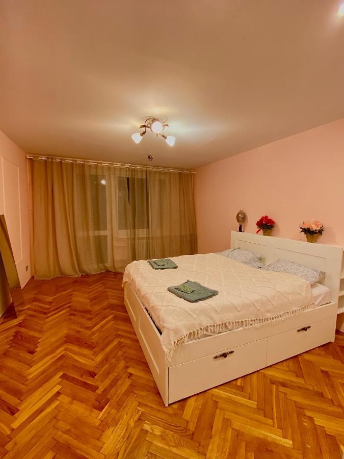 Entire In A Super Location - Cheap Monthly Rate Apartment