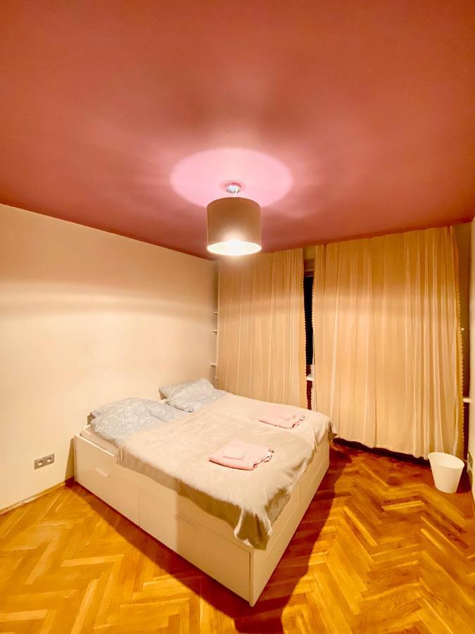 Entire In A Super Location - Cheap Monthly Rate Apartment *