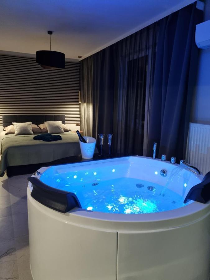 Jacuzzi Apartment *