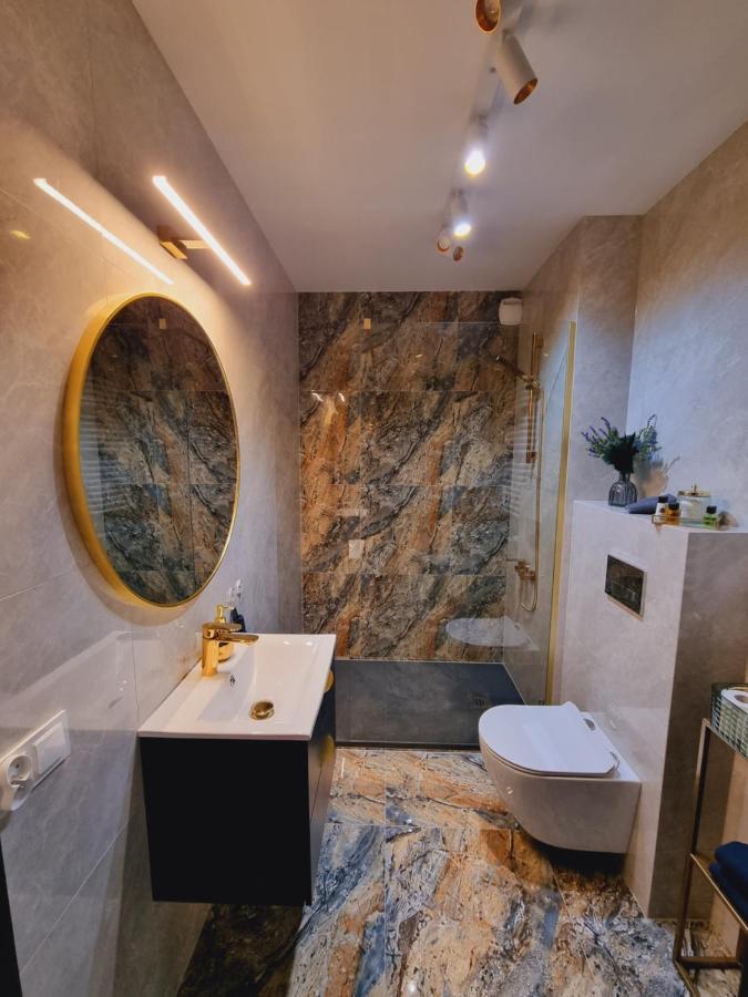 Jacuzzi Apartment
