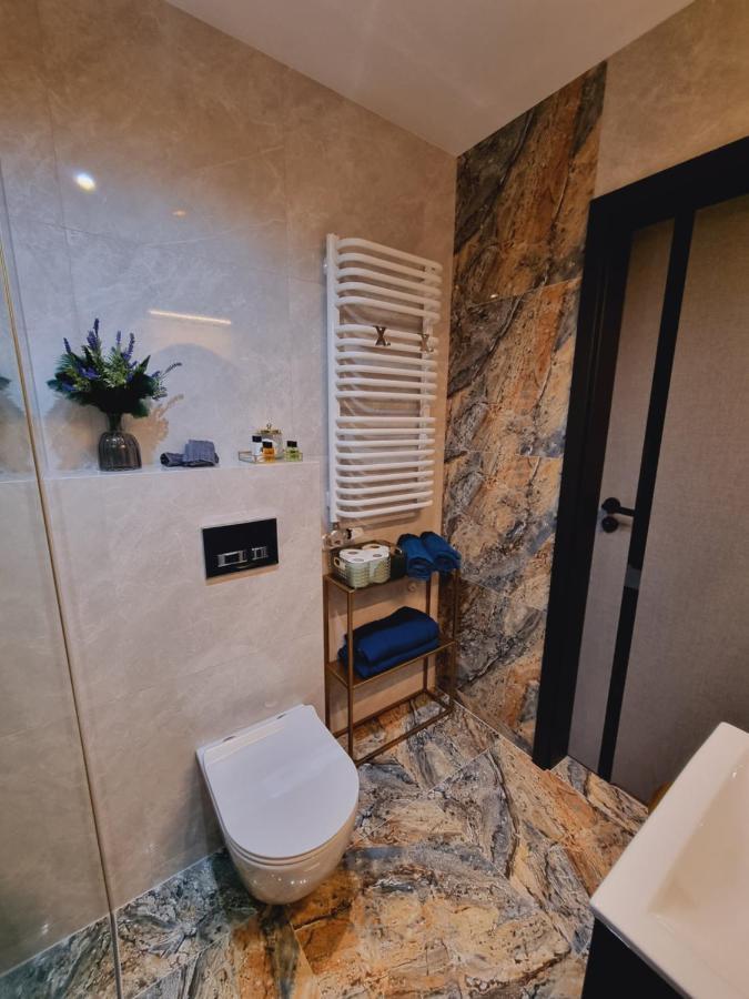 Jacuzzi Apartment