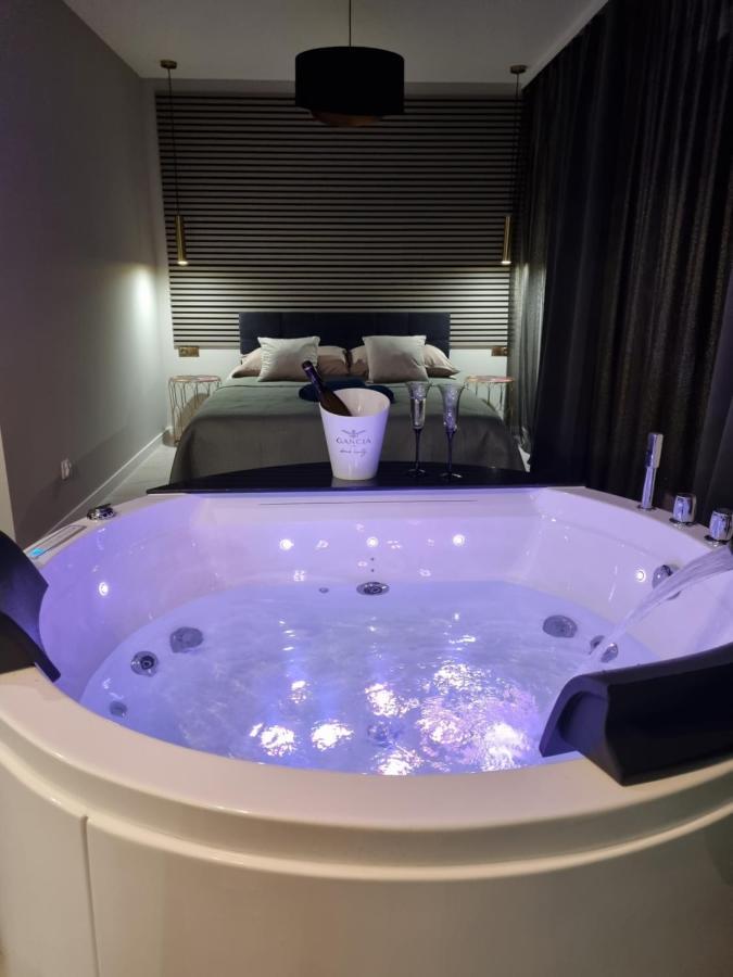Jacuzzi Apartment