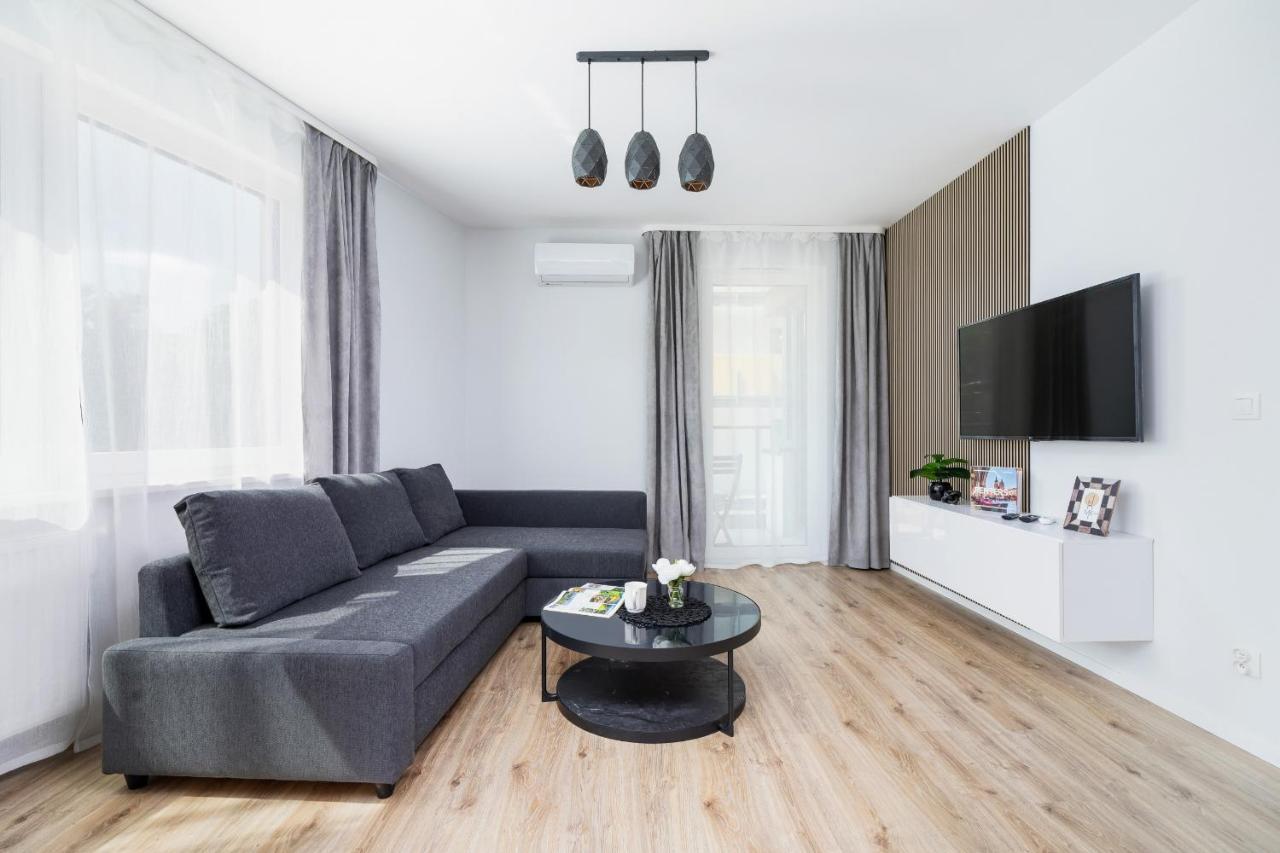 Apartment Cracow Bronowicka With Parking By Renters