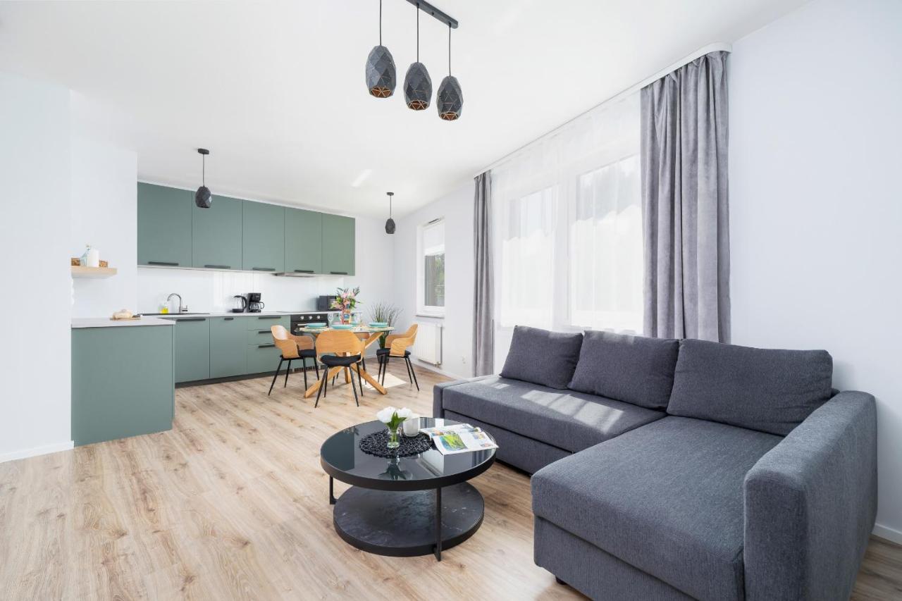Cracow Bronowicka With Parking By Renters Apartament Kraków