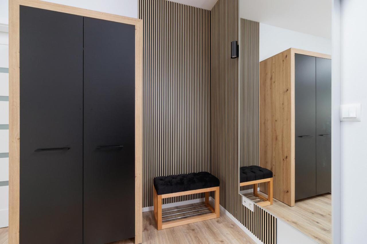 Cracow Bronowicka With Parking By Renters Apartament Kraków