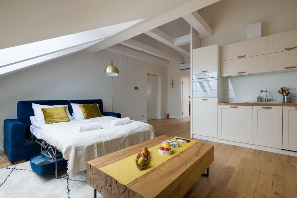Charming In Perfect Location Apartament