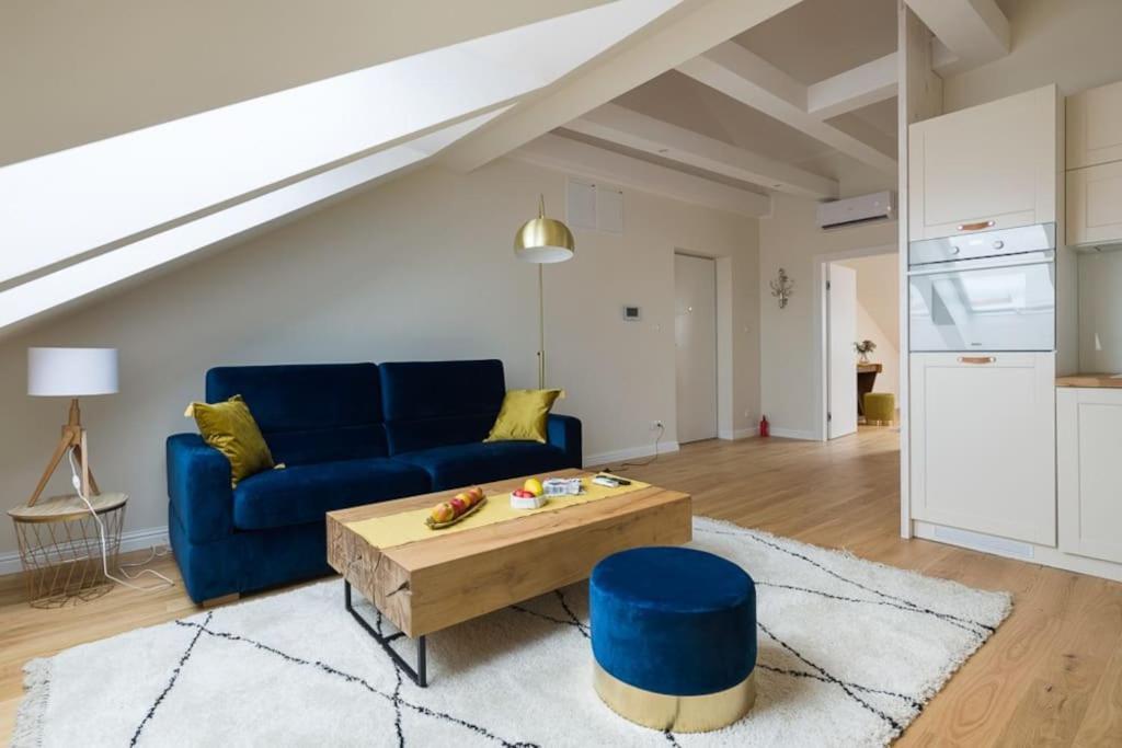 Charming In Perfect Location Apartament