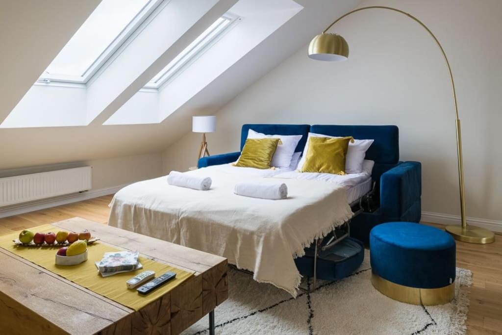 Charming In Perfect Location Apartament