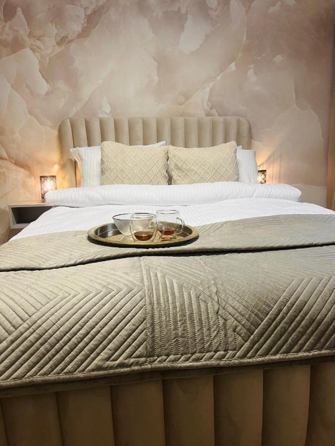 Crystal Luxury With Free Parking In Cracow For 4 Guests