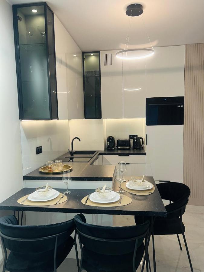 Apartment Crystal Luxury With Free Parking In Cracow For 4 Guests