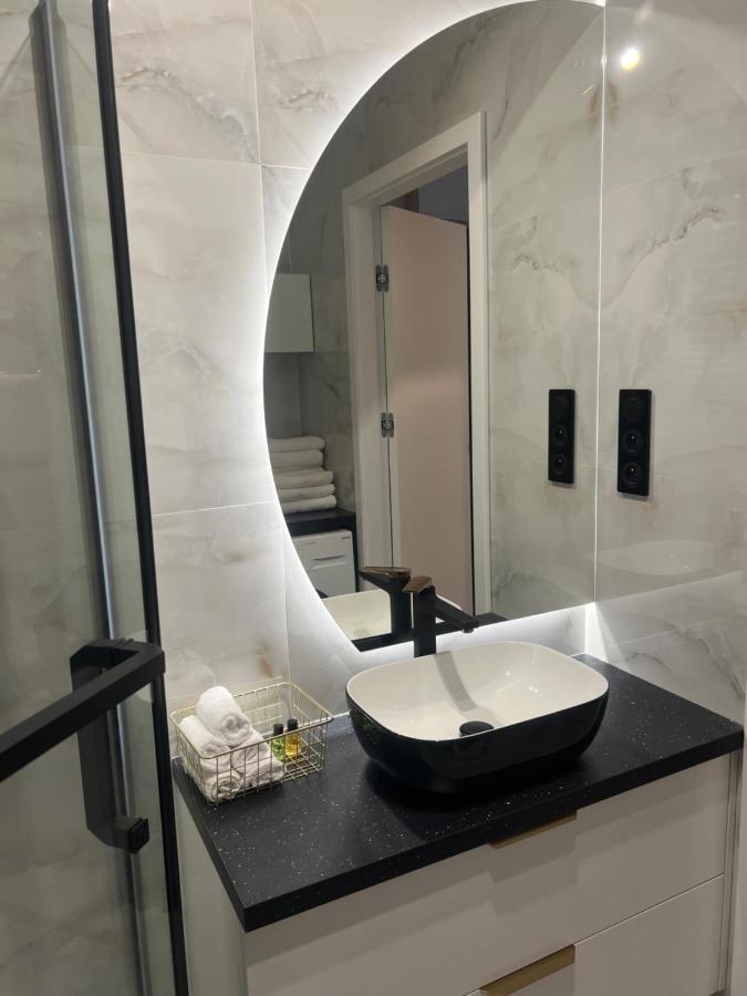 Crystal Luxury With Free Parking In Cracow For 4 Guests Apartment Krakow
