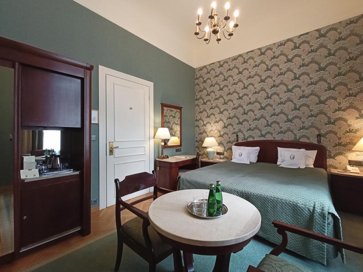 Grand Hotel