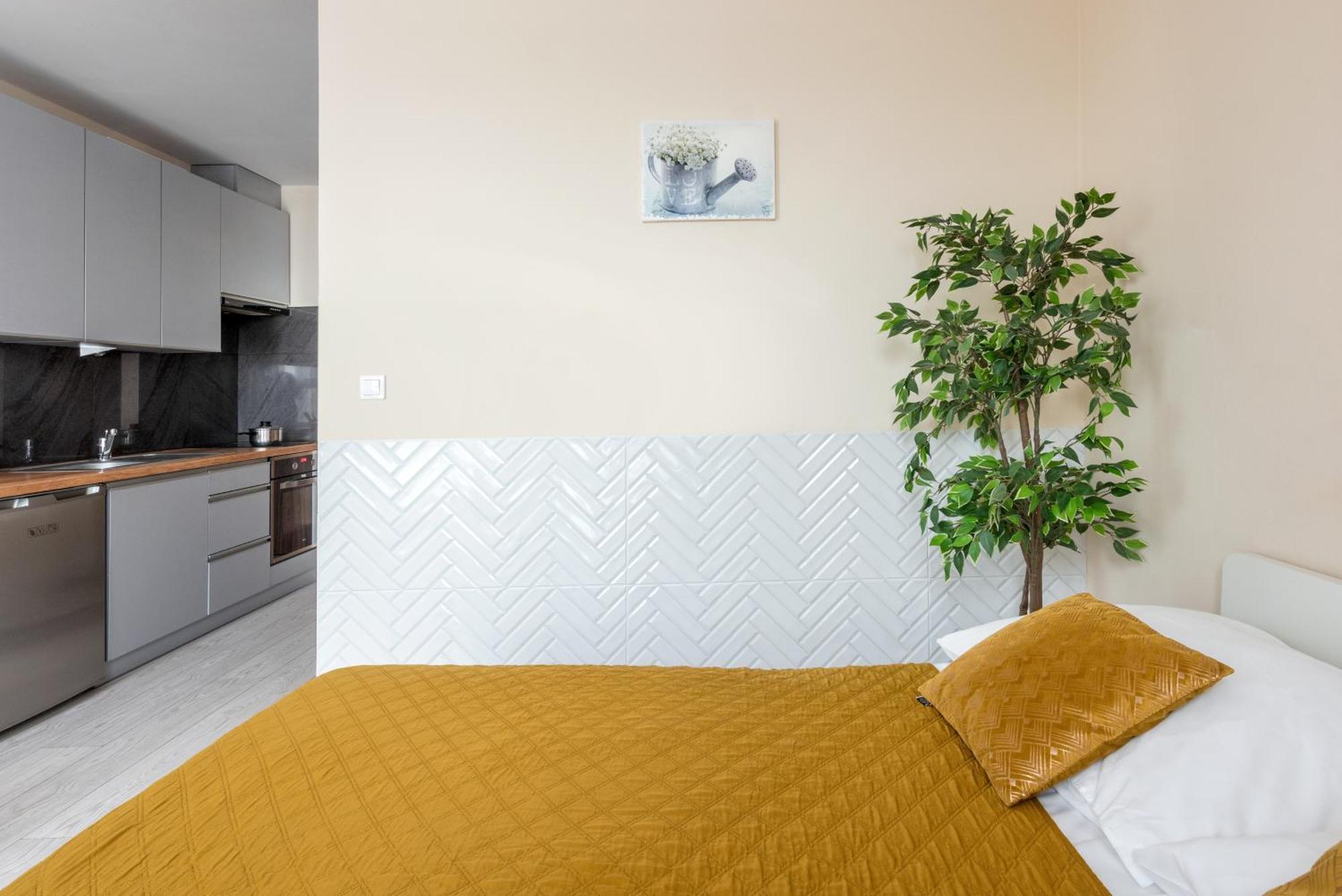Cozy Modern Astoria Magic Orange Old Town