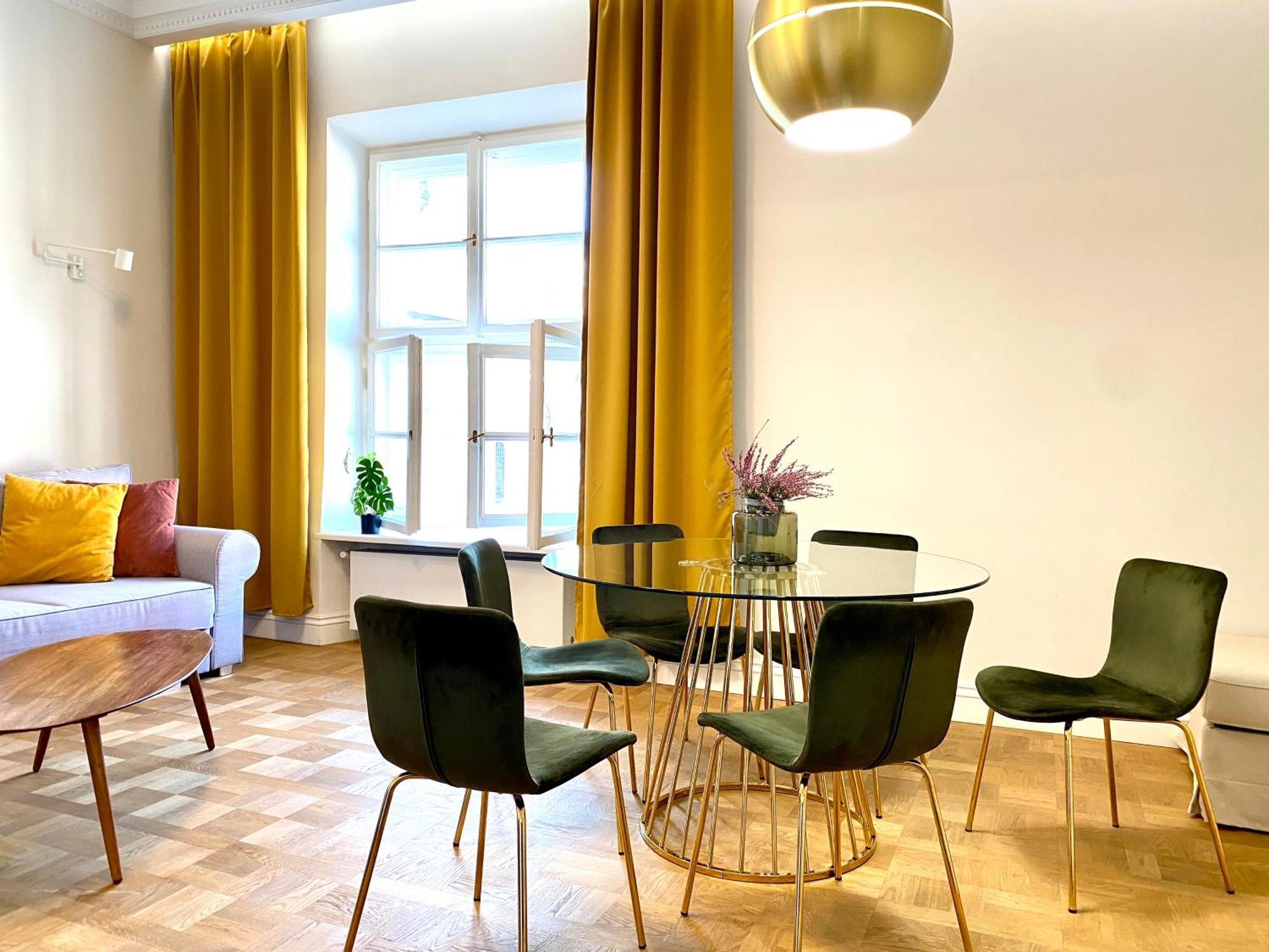 Mint Luxury At The Main Square Apartment *