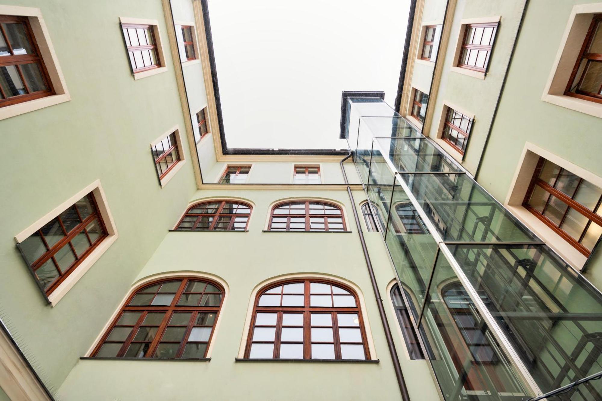 9 Aparthotel *