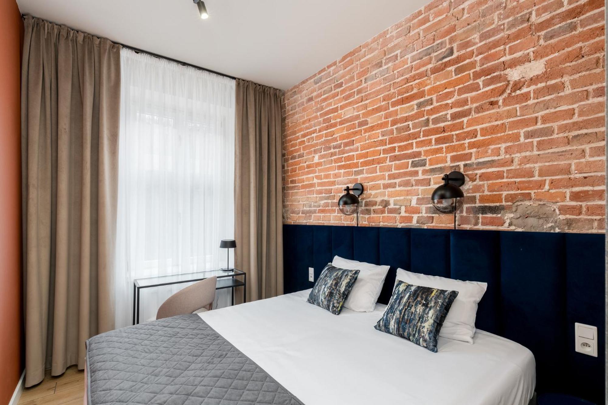 1898 Parkside Boutique Krakow