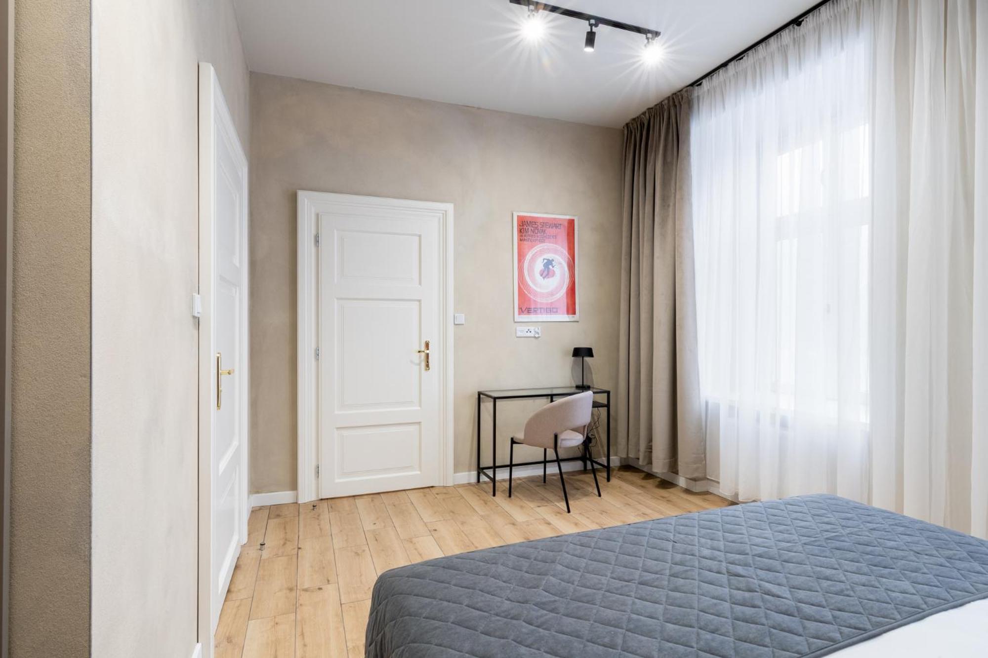 1898 Parkside Boutique Krakow