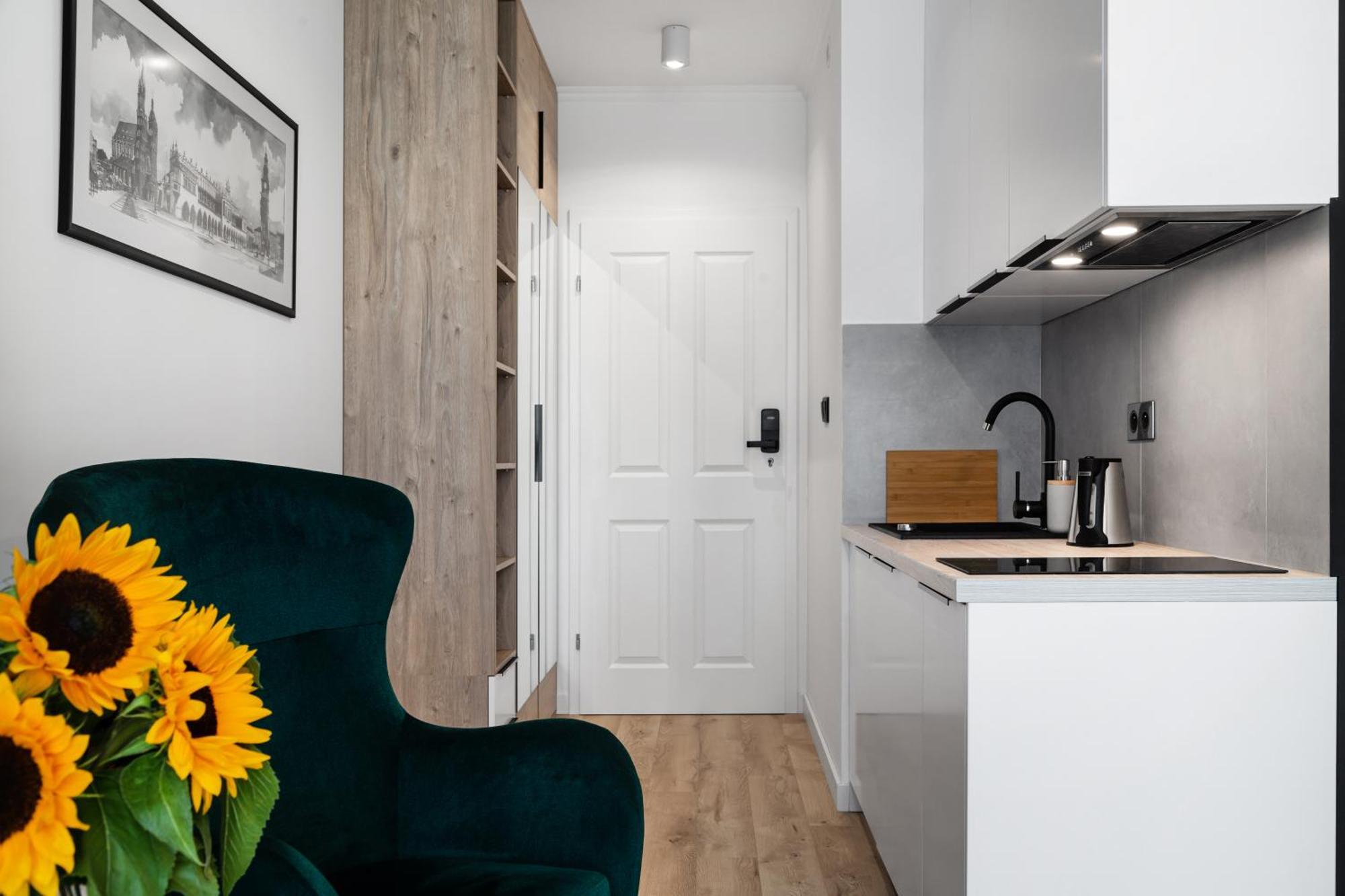 Househost Apartments: Miodowa 42/12b Street * Krakau