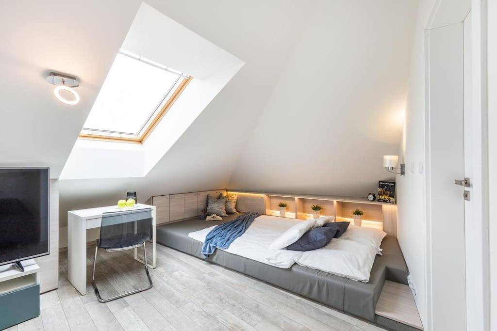 Modern & New Place Next To Wawel Castle & Vistula Apartment Krakow