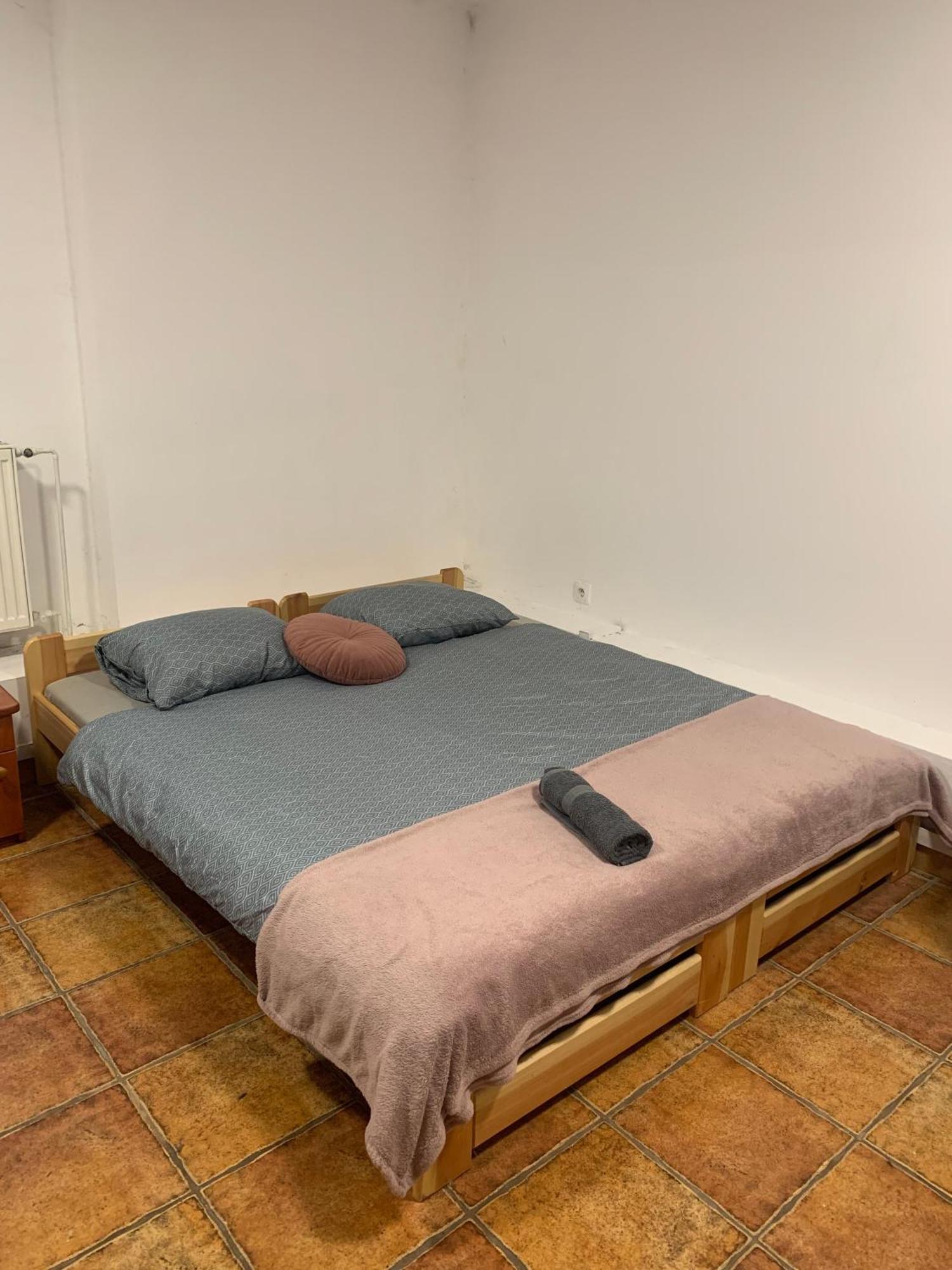 Homestay And Affordable In Basement