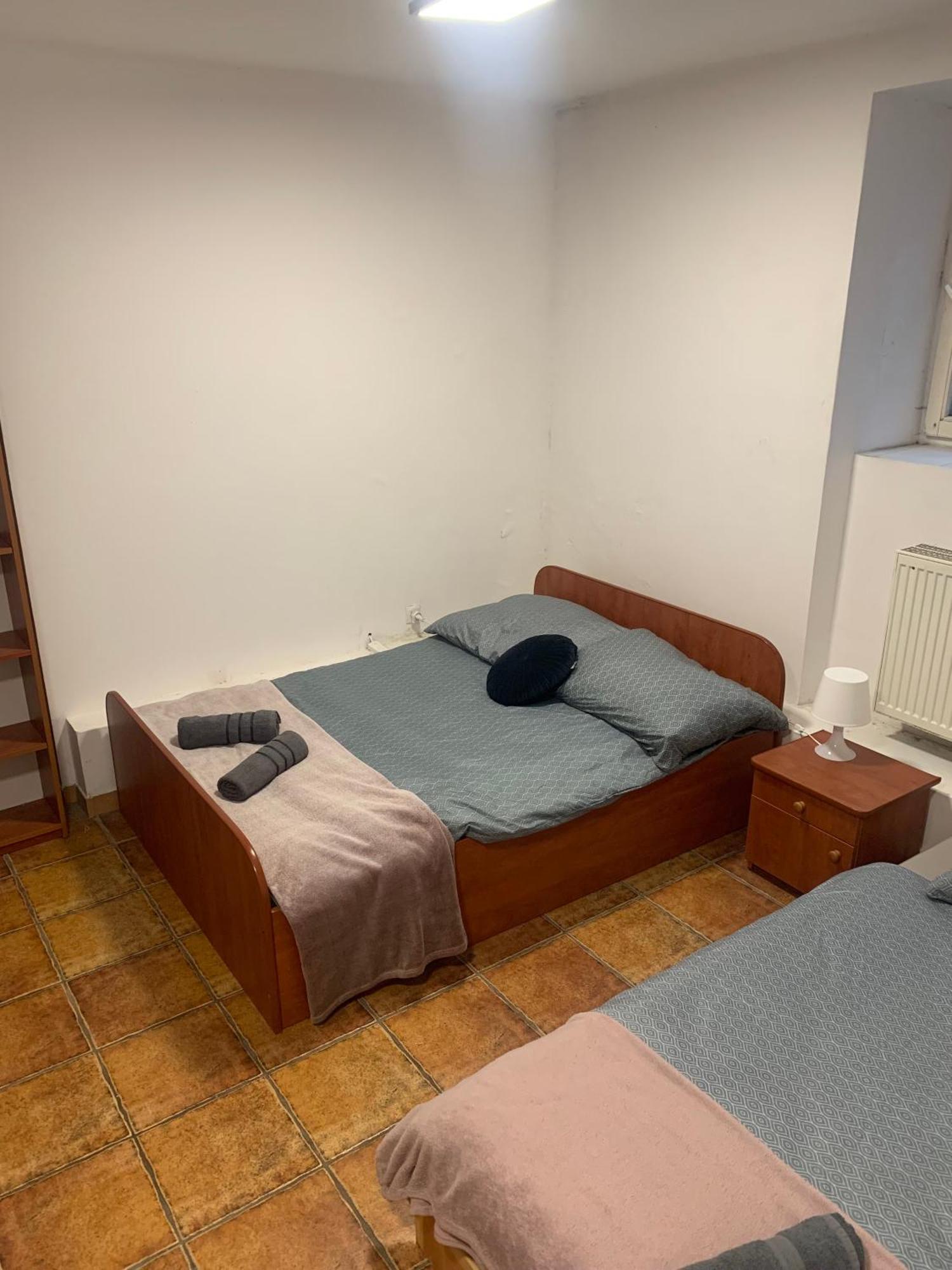 Homestay And Affordable In Basement