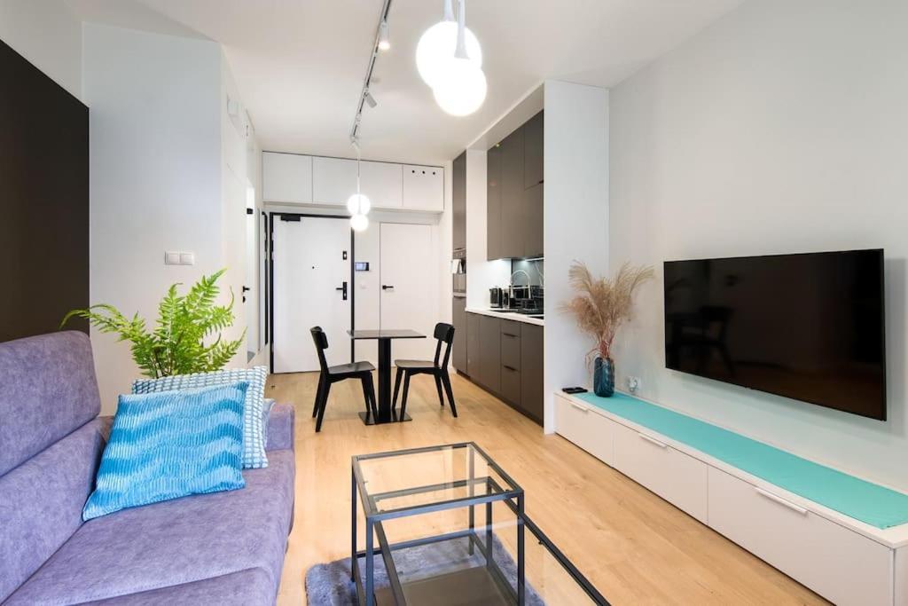 Apartment Modern Next To Train Station