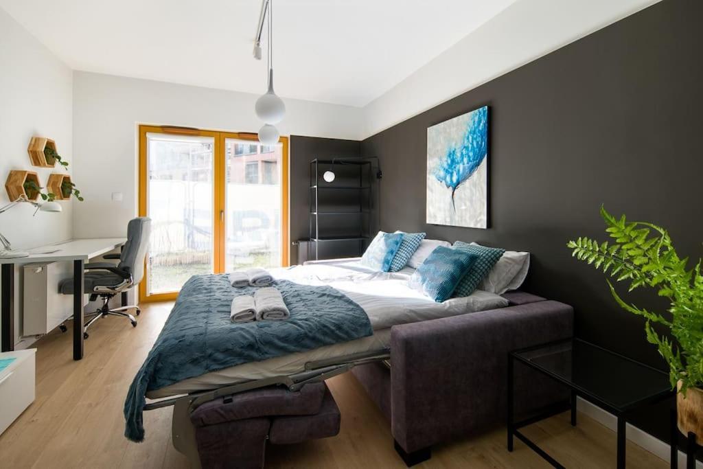Modern Next To Train Station Apartment Krakau