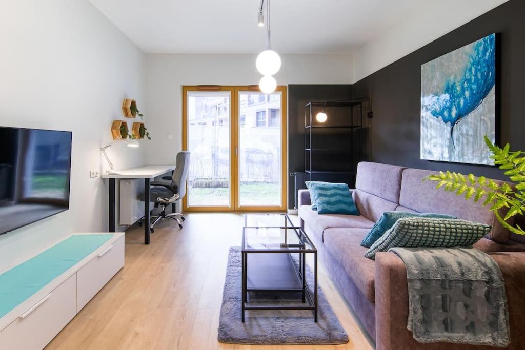Modern Next To Train Station Apartment Krakau