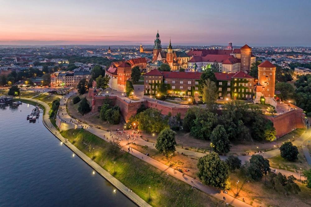 Industrial Vistula Free Parking & Gym *