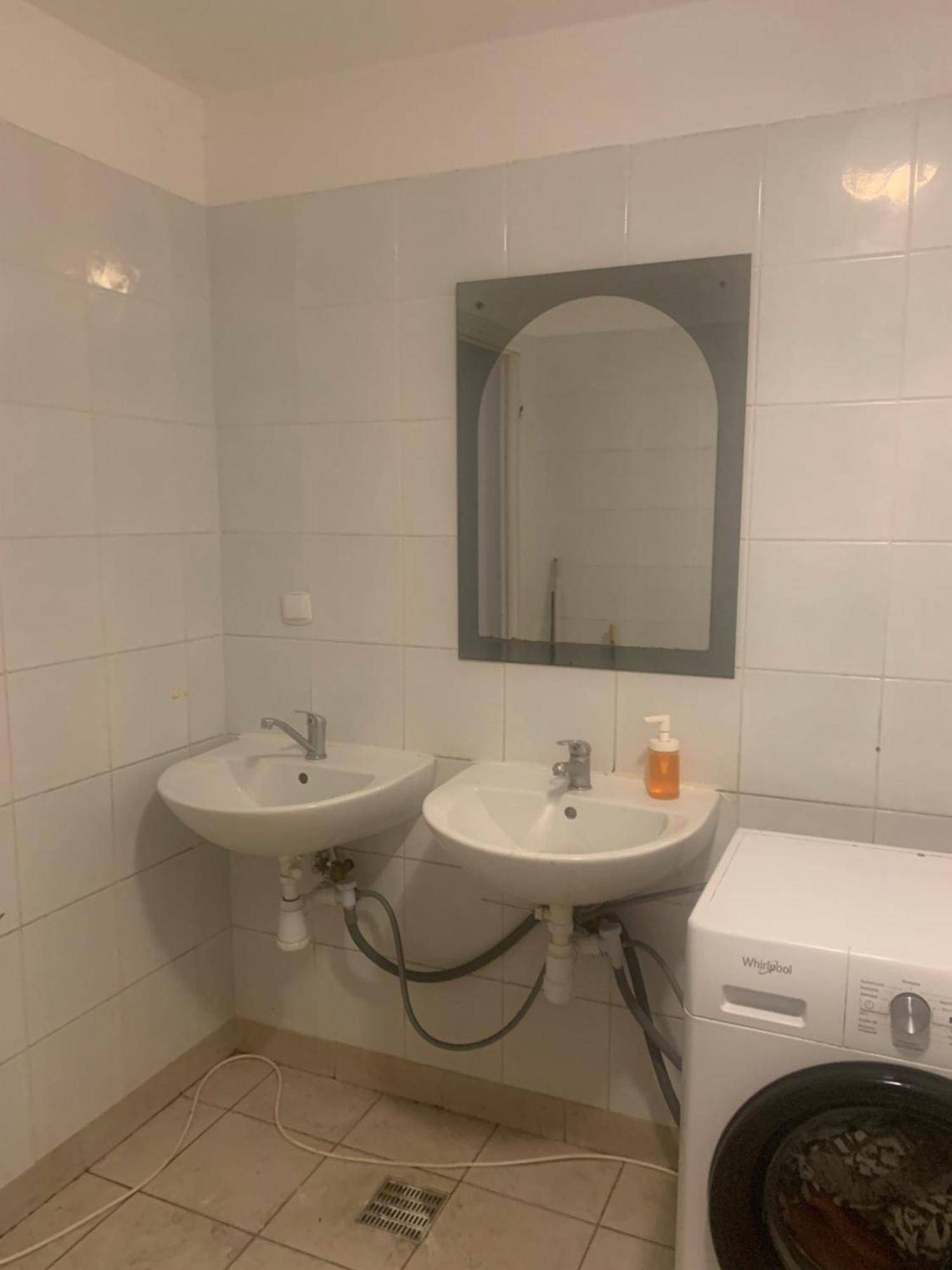 Homestay And Affordable In Basement *