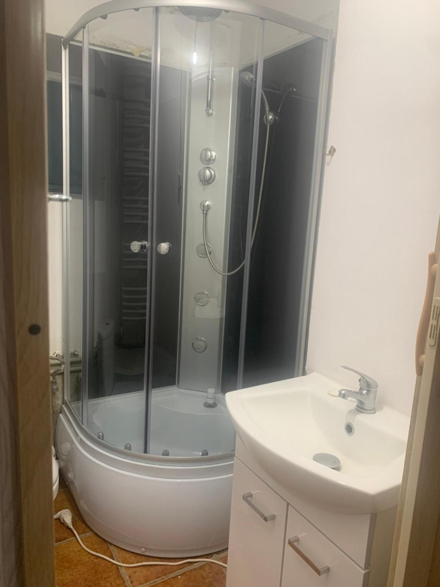 And Affordable In Basement Homestay Krakow