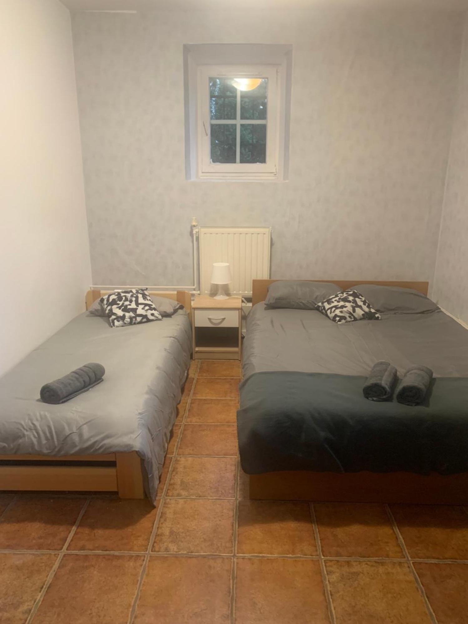 Homestay And Affordable In Basement *