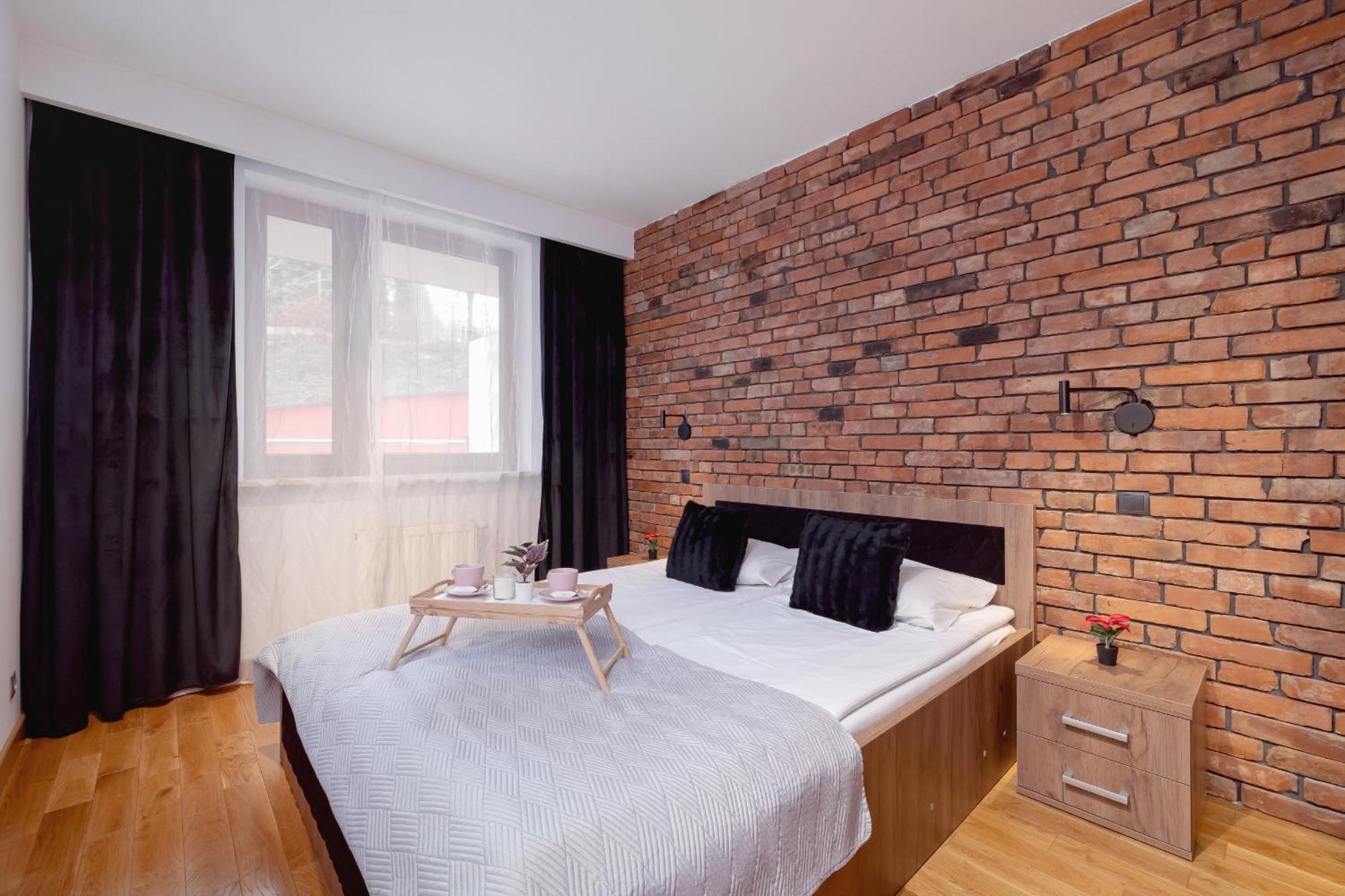 Industrial Fredry With Parking By Renters Apartament *