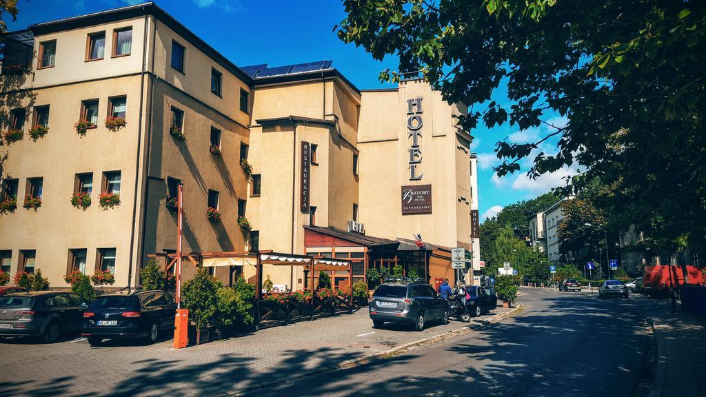 Batory Annex Hotel 2*