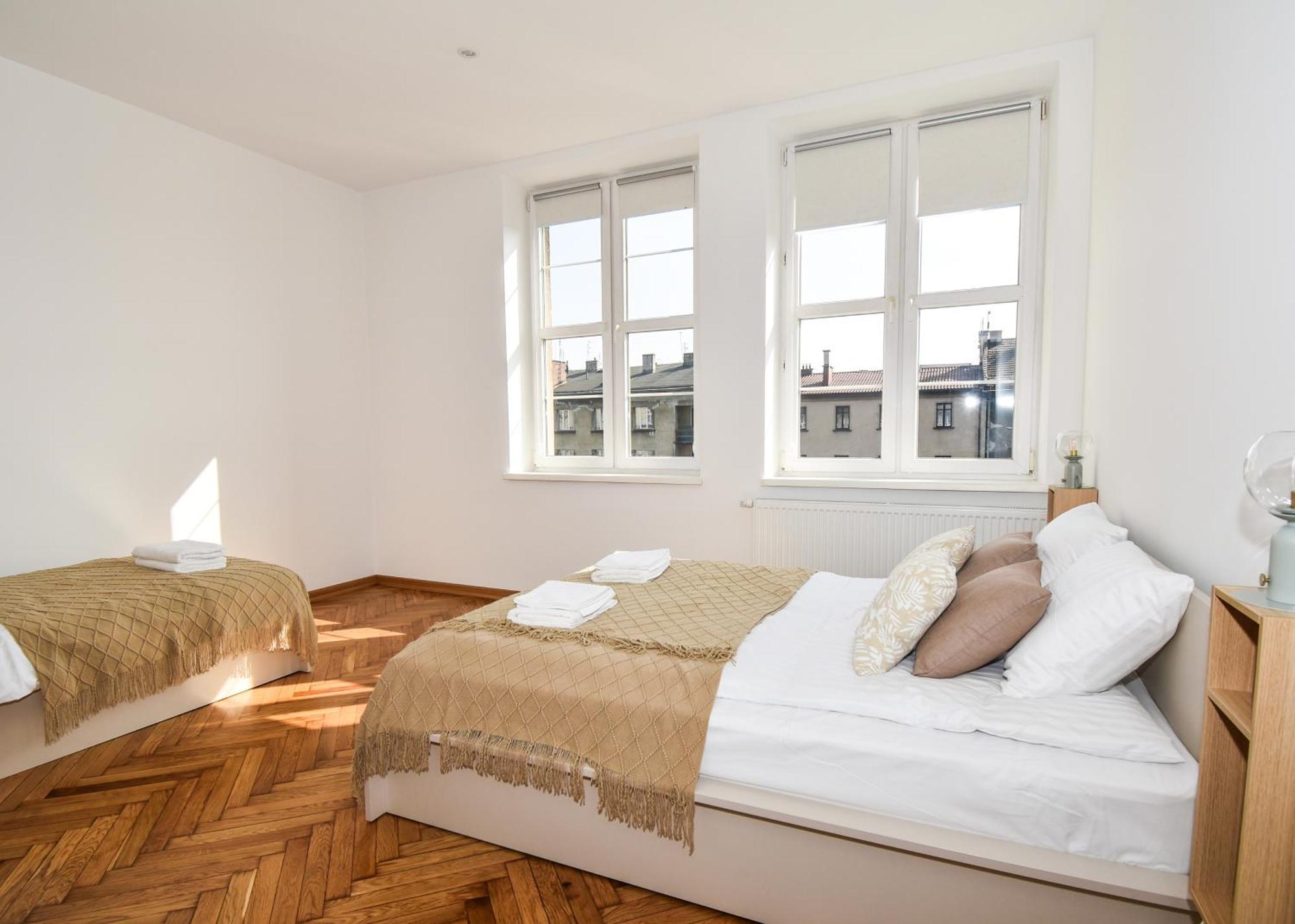 Sunny Corner Apartment *