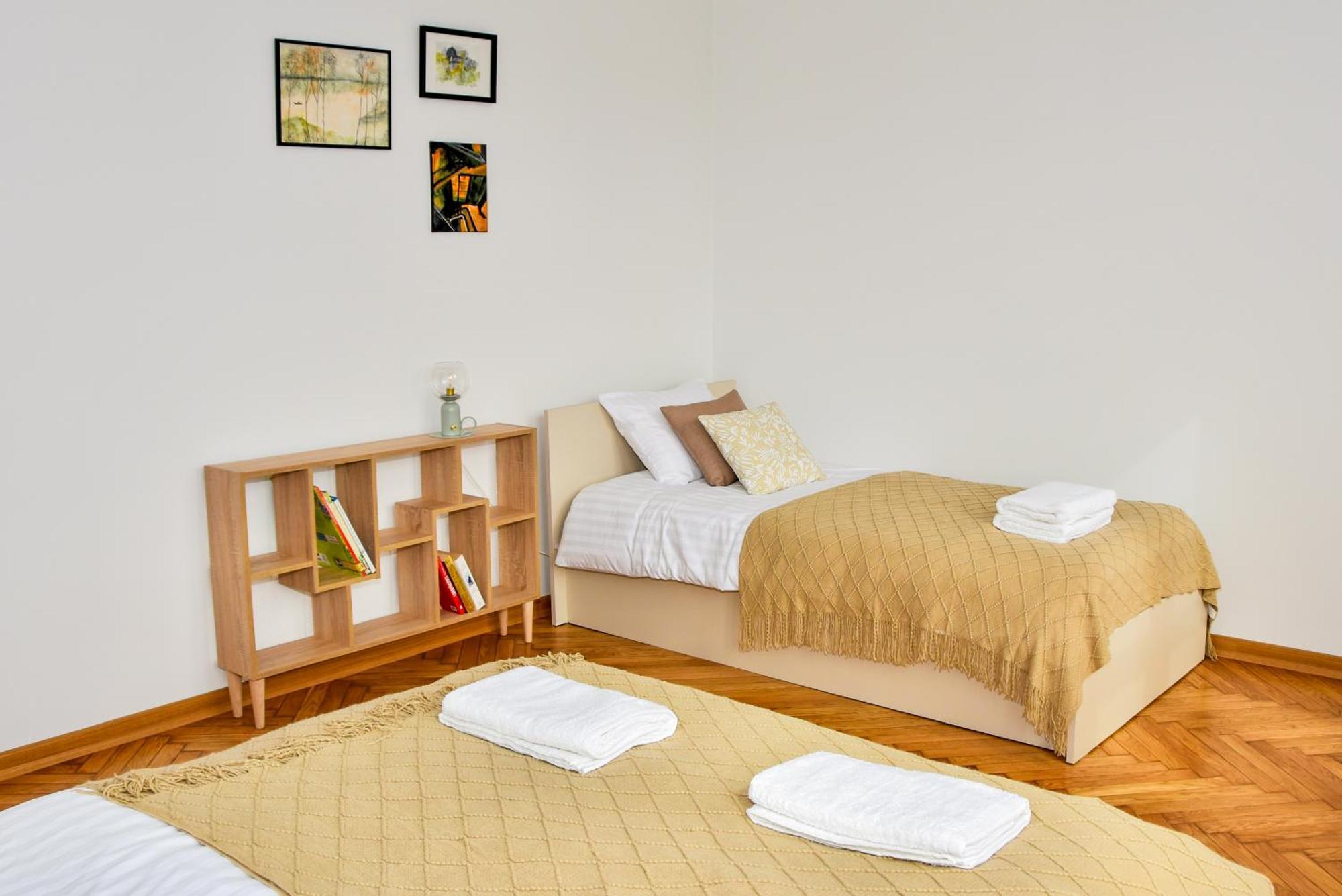 Sunny Corner Apartment
