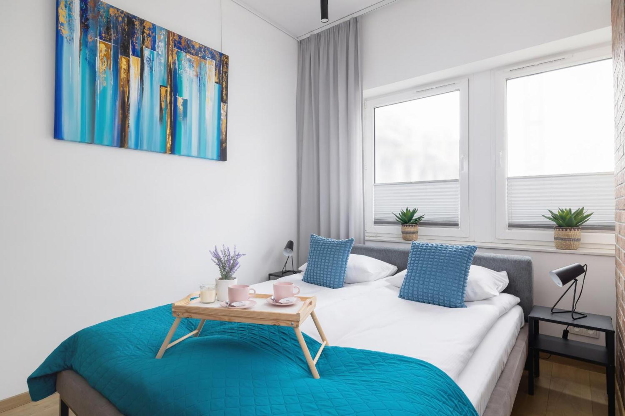 Apartment Turquoise Studio With Balcony & Air Conditioning By Renters